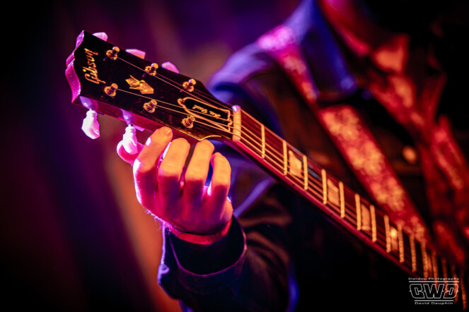 guitar-tuning-live-music-photography-1